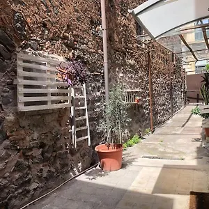 https://suite-vicolo-lavico.sicilyhotelsitaly.net